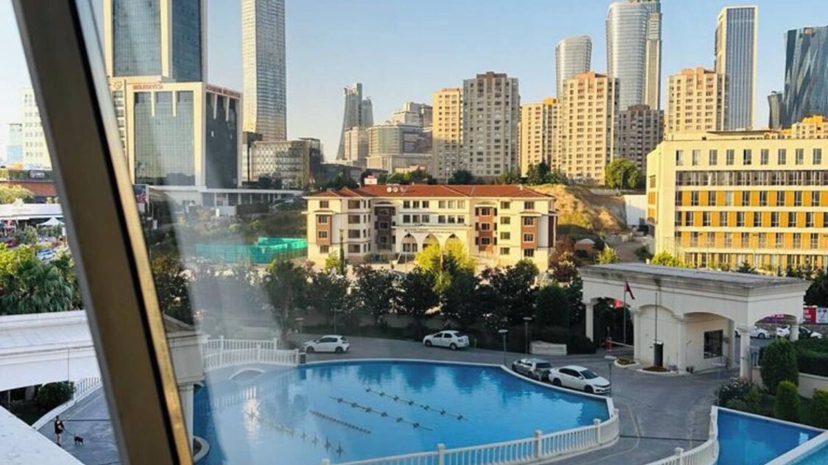 Atasehir Apartment | The Flat in a Residence With a Pool View