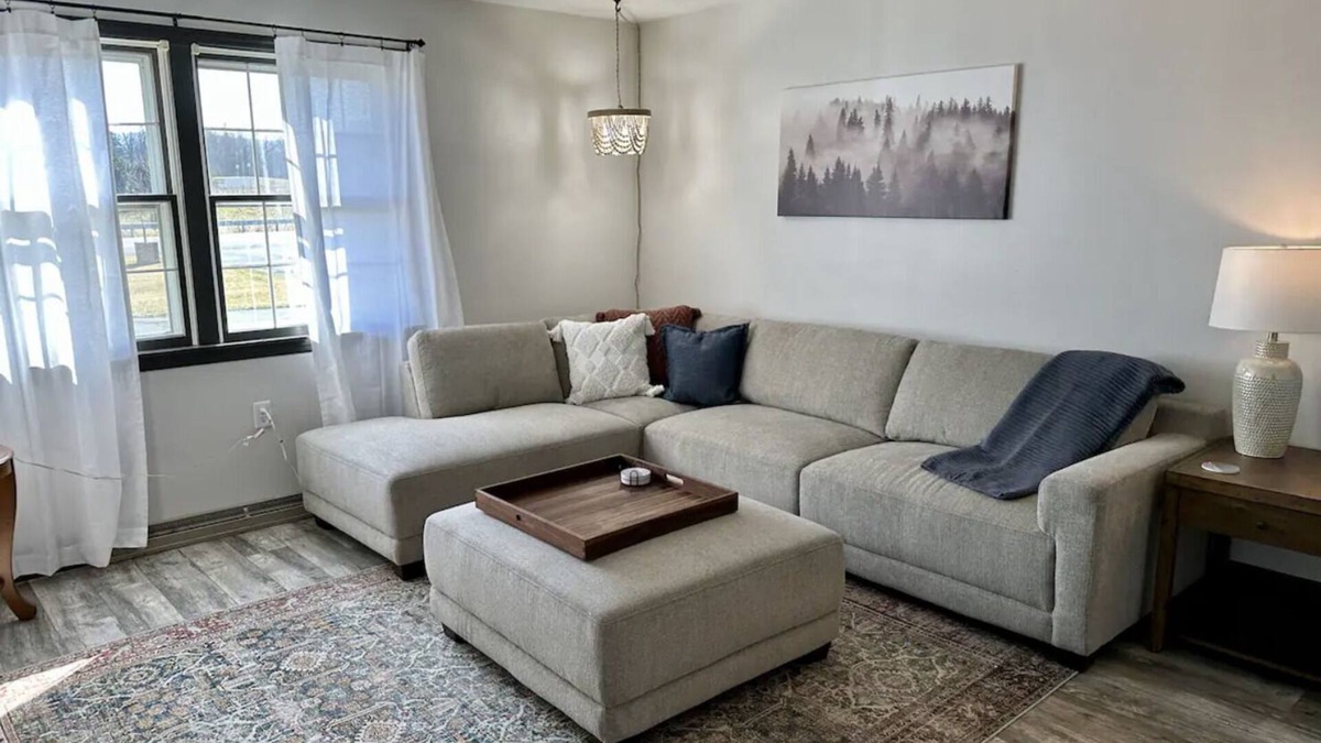 Shippensburg Apartment | The Flat on Olde Scotland - Two bedroom, one bath flat with full kitchen