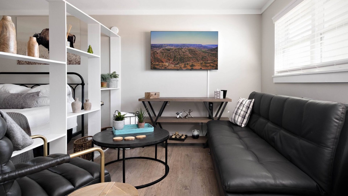 Canyon Apartment | The Flats Stylish Studio Apt 3