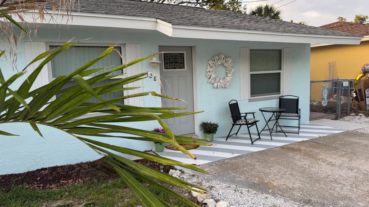 Crystal Beach Cottage | The Flip Flop Waterfront Beach Retreat - Close to Beaches