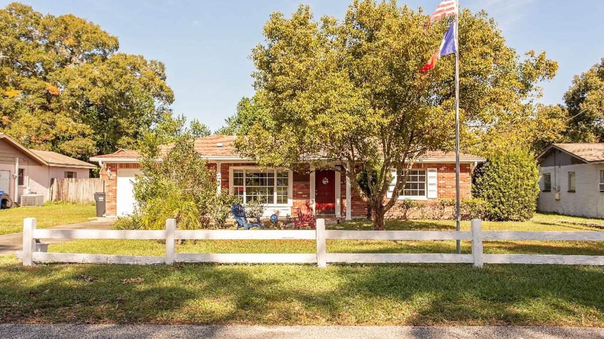 Bearss Plaza House | The Flo's house, French charm in Florida to relax