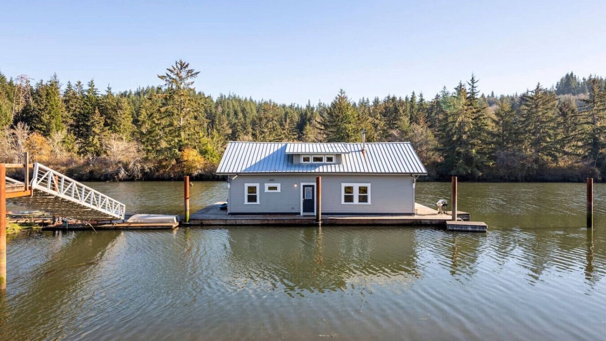 Astoria Boat Rental | The Float House at Jack Creek