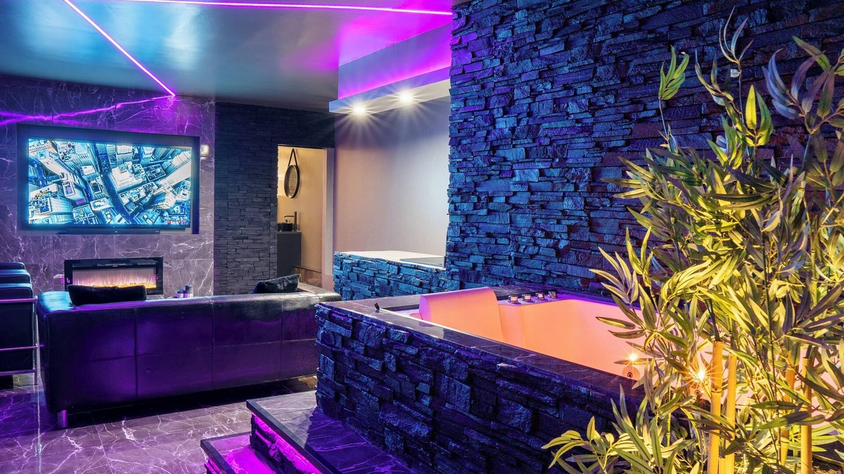 Coignieres Apartment | The Floor - Ombre D'Ebene Loft & private Jacuzzi