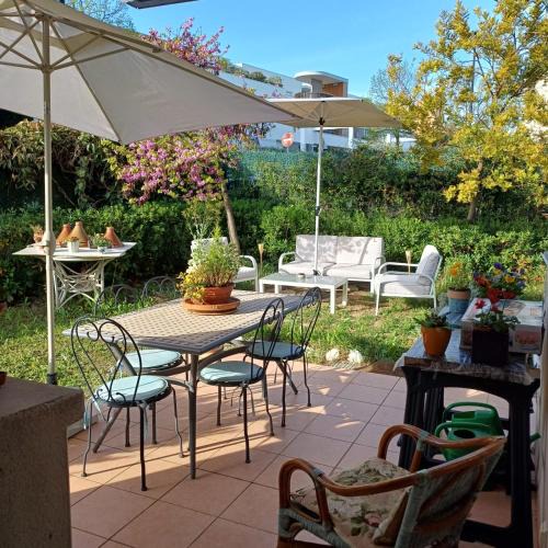 Malbosc House | The Flower- Townhouse with air conditioning and garden!