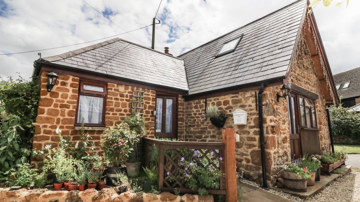 Milcombe Cottage | THE FORGE AT SMITHY COTTAGE, romantic in Chipping Norton