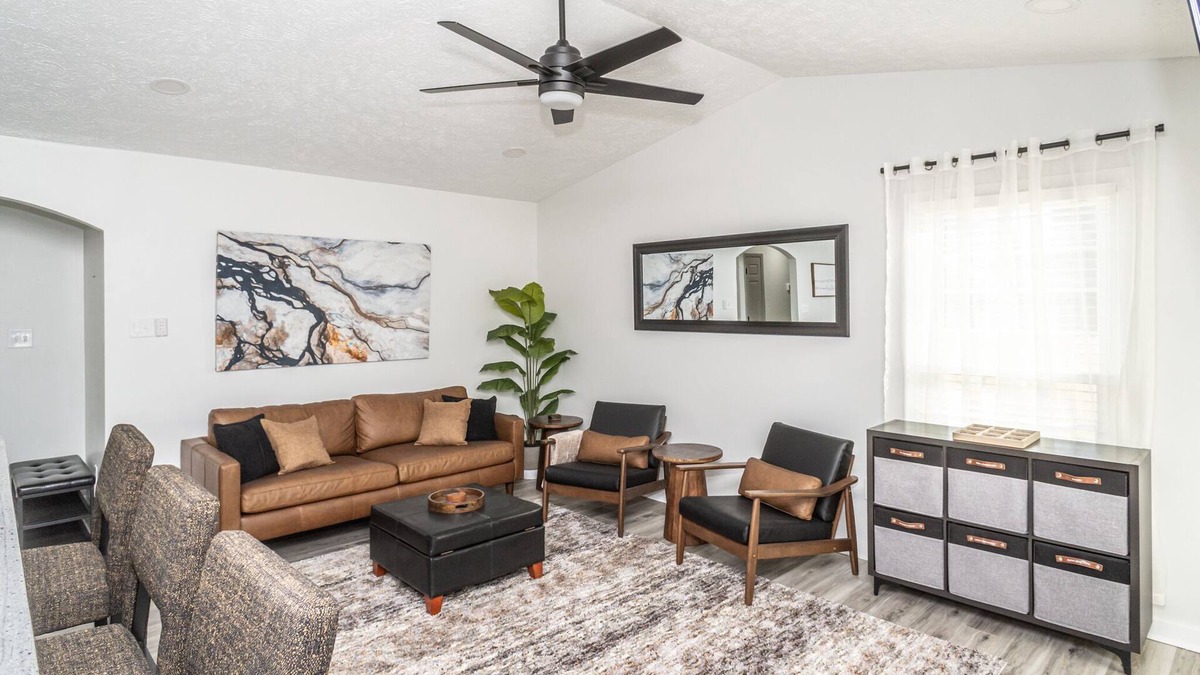 Westover House | The Fort - A family friendly home w/6 Bds and close to base. EV Charger onsite