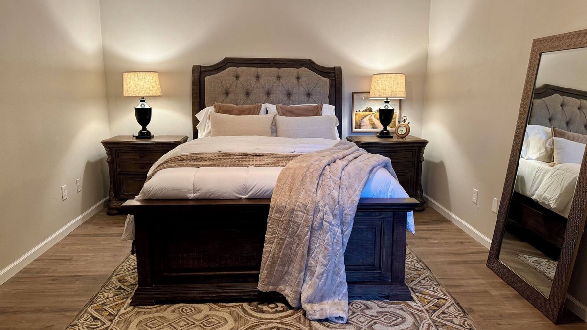 Van Buren House | The Foster Branch House- Charming 3-BR house in Van Buren, near I-40 & Ft. Smith