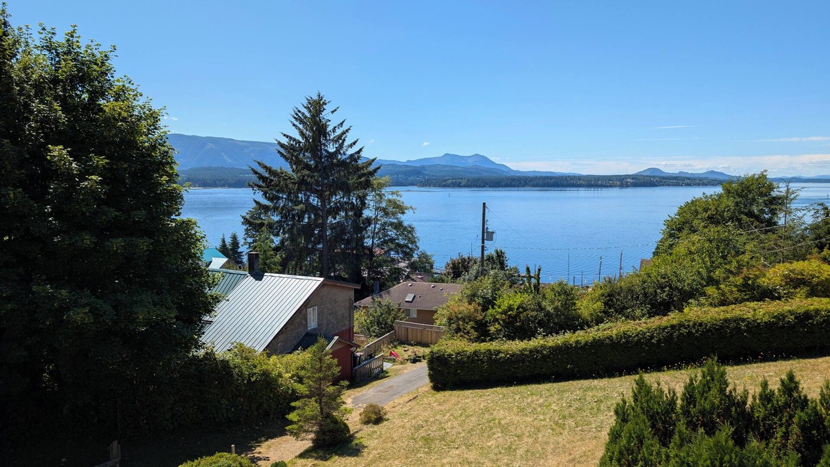 Alert Bay Apartment | The Founder's Vista Suite | Spacious Ocean View Apartment with Full Kitchen