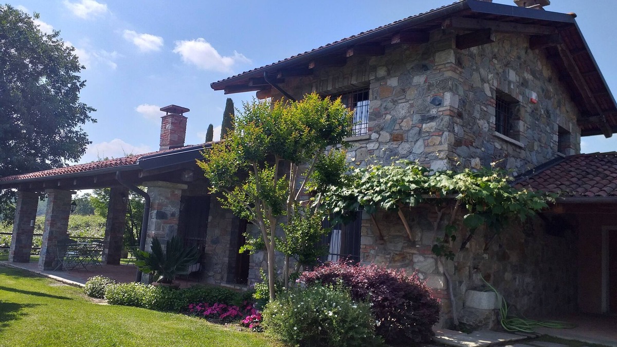 Roppolo House | The fountain country house surrounded by nature