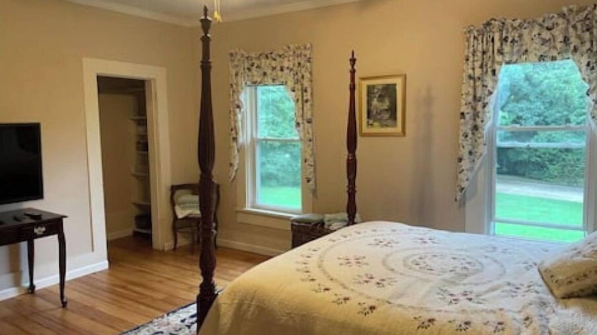 Berea House | The Fowles Inn at Coe Lake