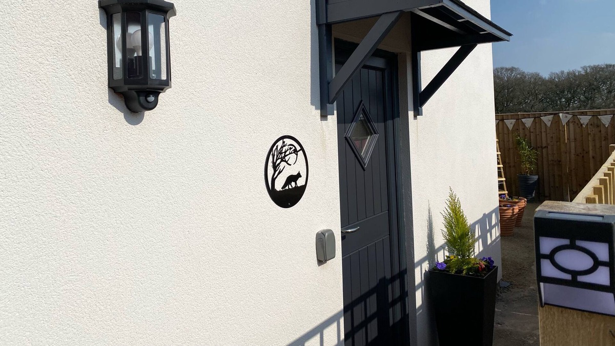Church Minshull Cottage | THE FOX, romantic, with a garden in Worleston