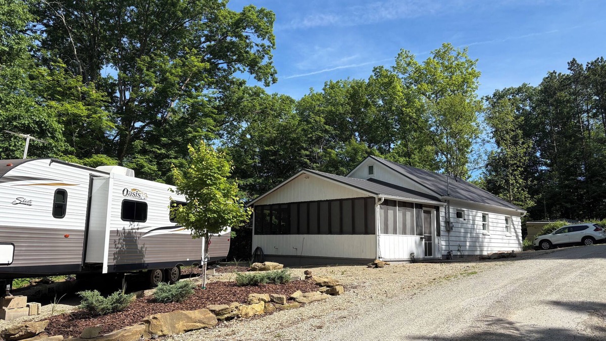 Sharpsburg Cottage | The Fox's Den at Burr Oak Lake