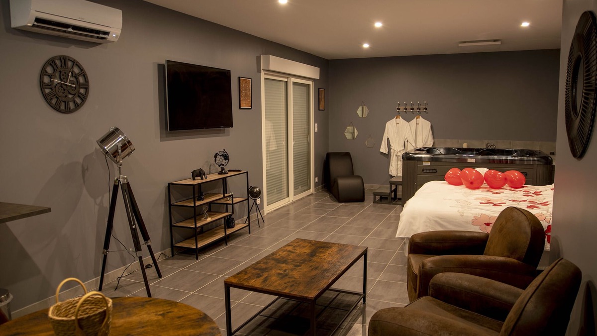 Saint-Bauzille-de-la-Sylve Apartment | The cozy little nest parenthesis with Jacuzzi
