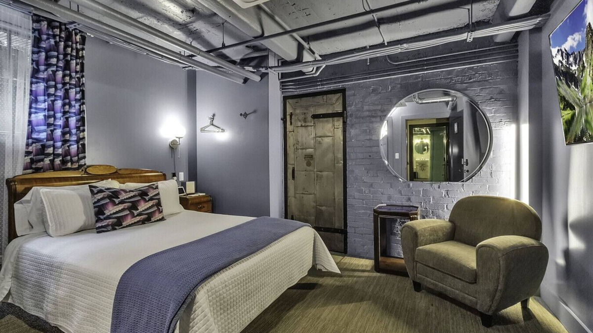 East Aurora Hotel | The Frank Jelly Nash Room @ The Bank