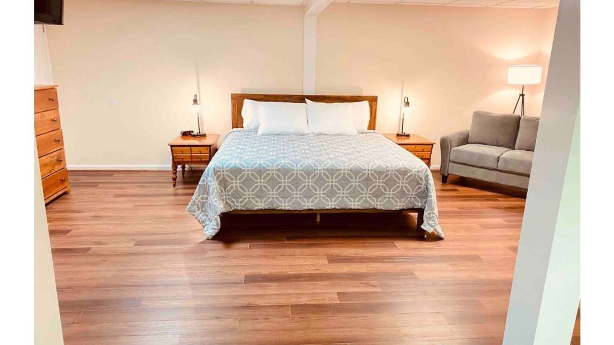 Ruckersville House | The Franklin Estate - Suite F-Private Apt-King Bed