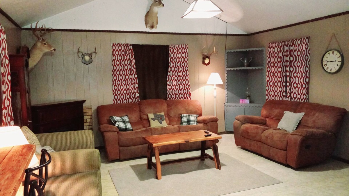 Franklin Cabin | The Franklin Ranch Hunter's Cabin - 35 Minutes from Texas A&M football!