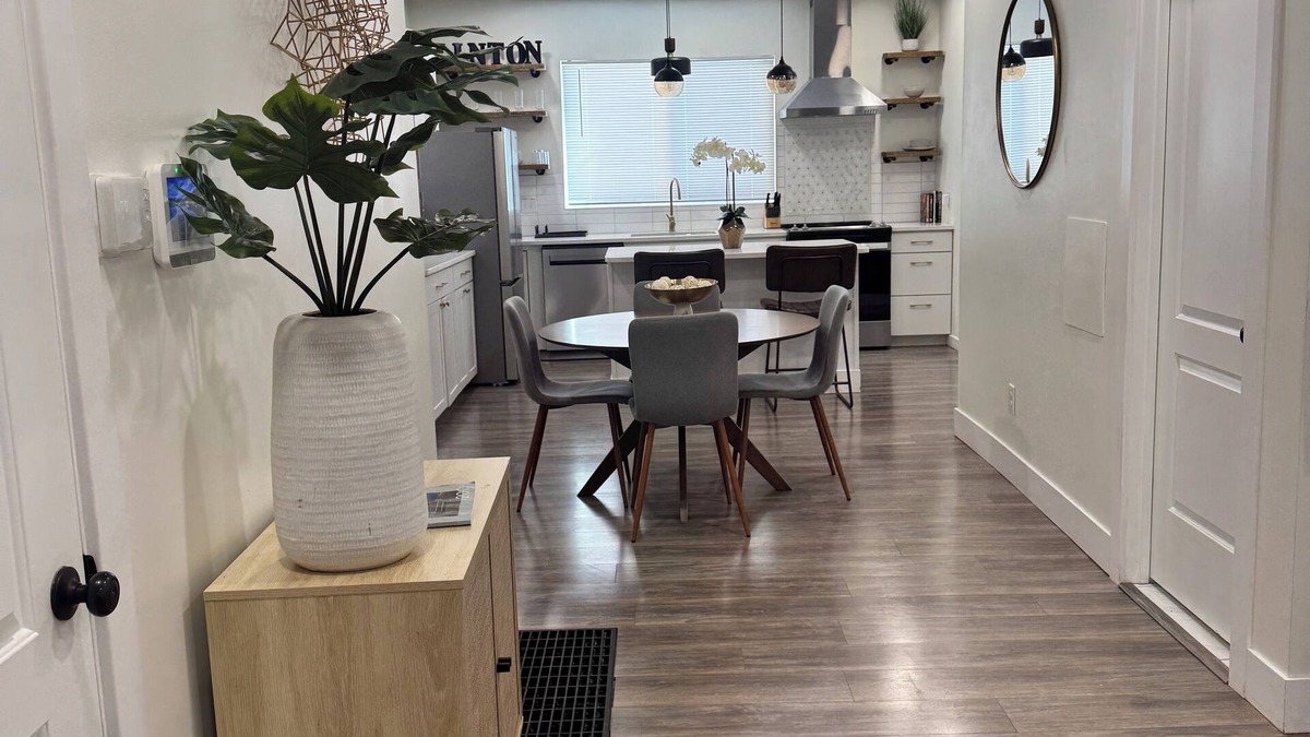 West Columbus House | The Franklinton Get Away | 3-Bdr Home Mins From Downtown Columbus