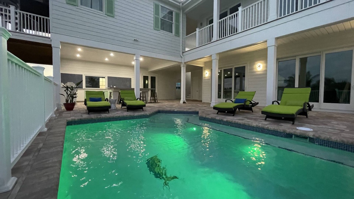 Hope Town House | The Frigate House, Luxury Home. Pool, Boat Slip, Beach Access