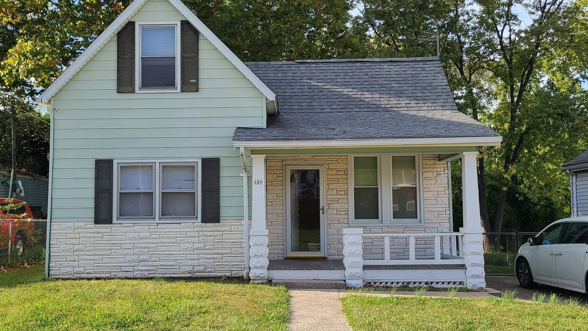 Belleville House | The Frog Prince Cottage- Pet Friendly