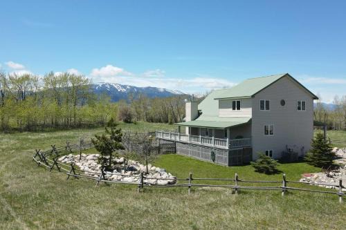 Red Lodge House | The Front Porch 20-Acre Country Home with Mtn View