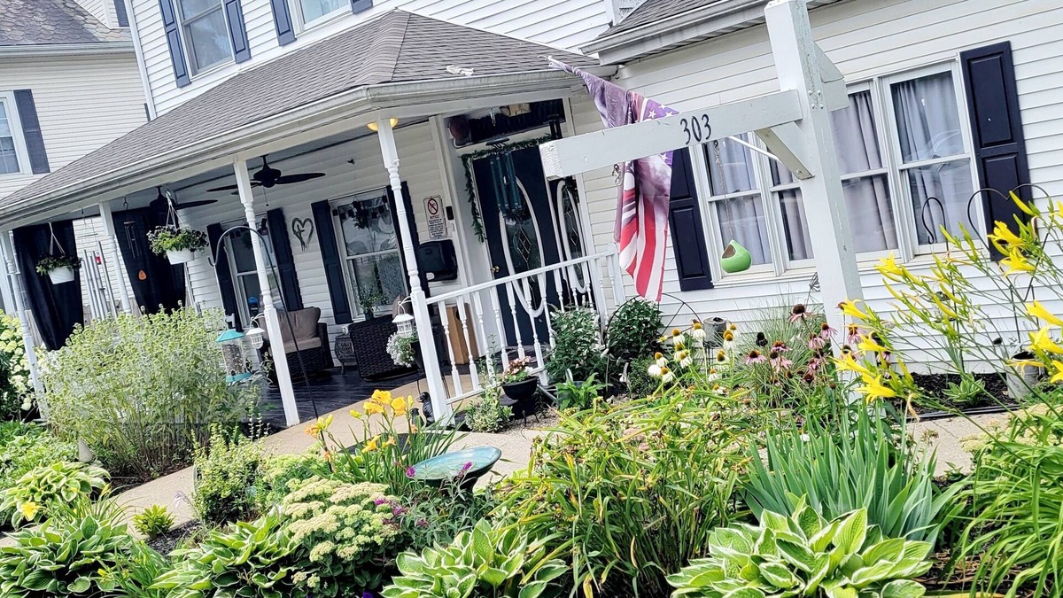 Mount Vernon Bed & Breakfast | The Fry Guest House Bed & Breakfast Welcomes You !