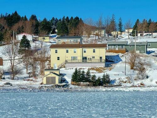 Norman's Cove-Long Cove House | The Full House @ The Homestead Oceanfront Suites