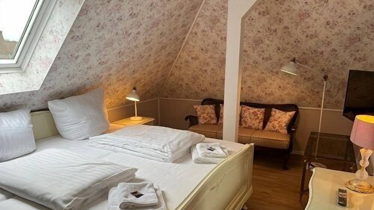 Hamburg-Barmbek Apartment | The furnished 1-room apartment is approx. 30 m2 and is located in our apartment complex Kunaustraße.