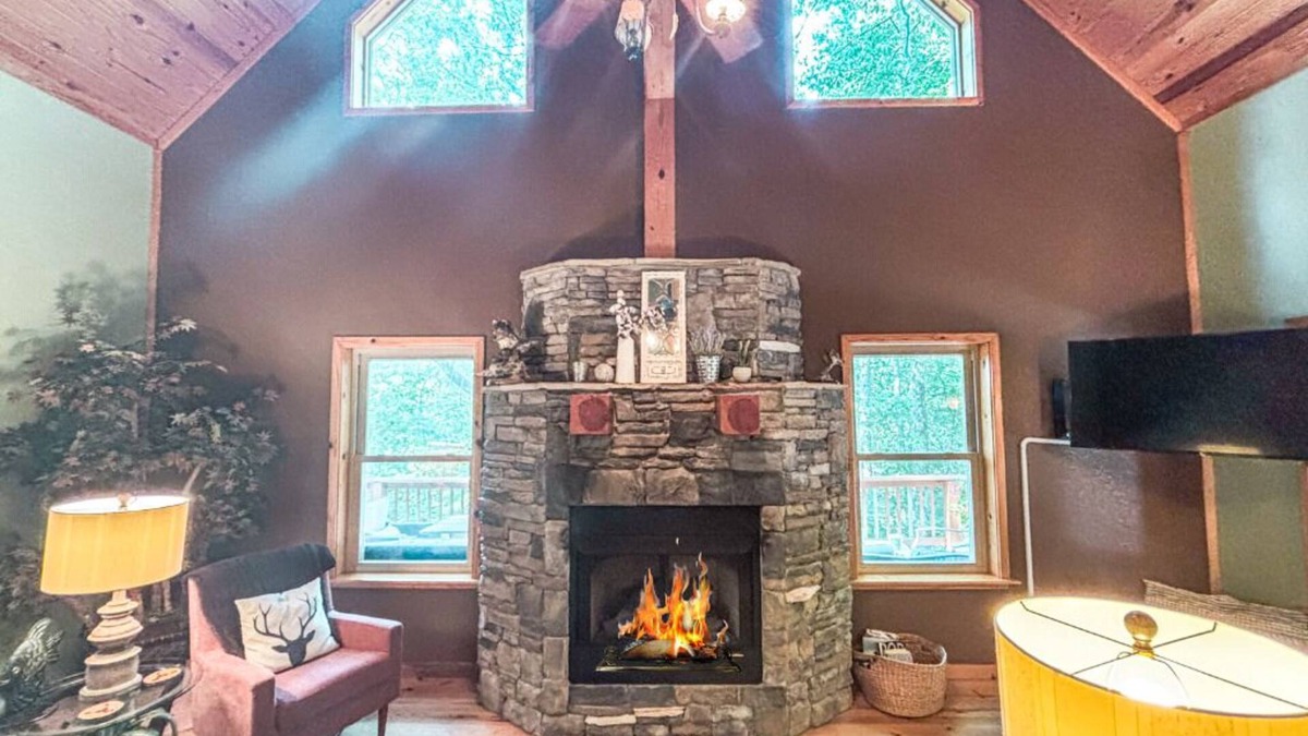 Bonnerdale Cabin | The G.O.A.T. Getaway Near Lake Ouachita and Crystals