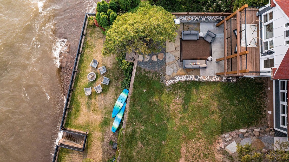 Lakeside - Lester Park Apartment | The Gales on Lake Superior I Stunning Lakeshore & Views I by Relax Open Air