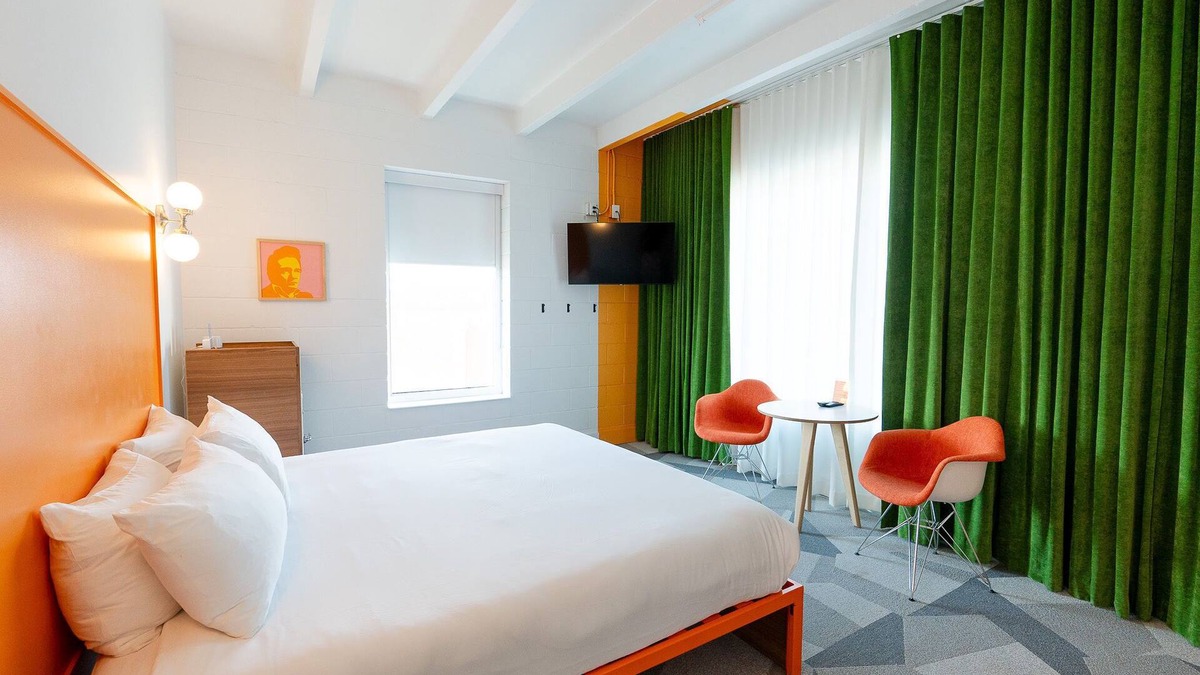East Hill Hotel | The Gallatin 320, Colorful Boutique Hotel!