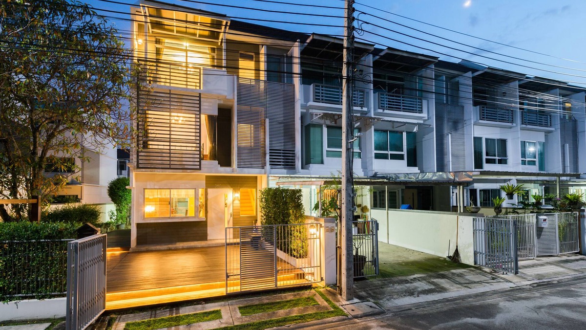 Hua Mak House | The Gallery House near BKK Airport & Air