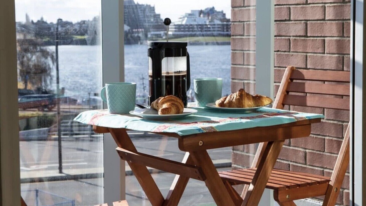 Inner Harbour Apartment | The Gallery, overlooking the Inner Harbour