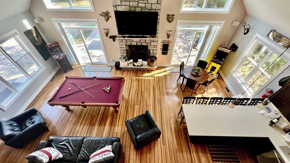 Necedah House | The Game Cabin – 5-Acre Retreat w/Arcades, Pool Table, Fire Pit & Ping Pong