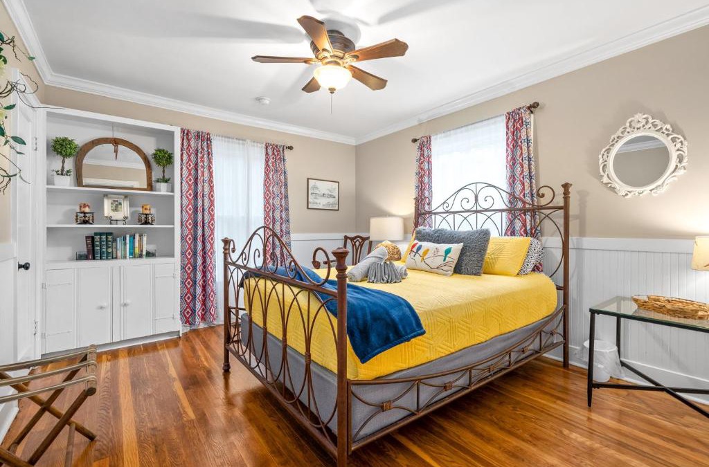 Clarksville House | The Gameroom on Madison - Large Home Accommodates 12 Guests (102 Madison Ter)