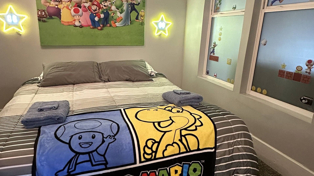 Springfield House | THE GAMER’S OASIS! Bring friends and family together for retro/modern gaming!