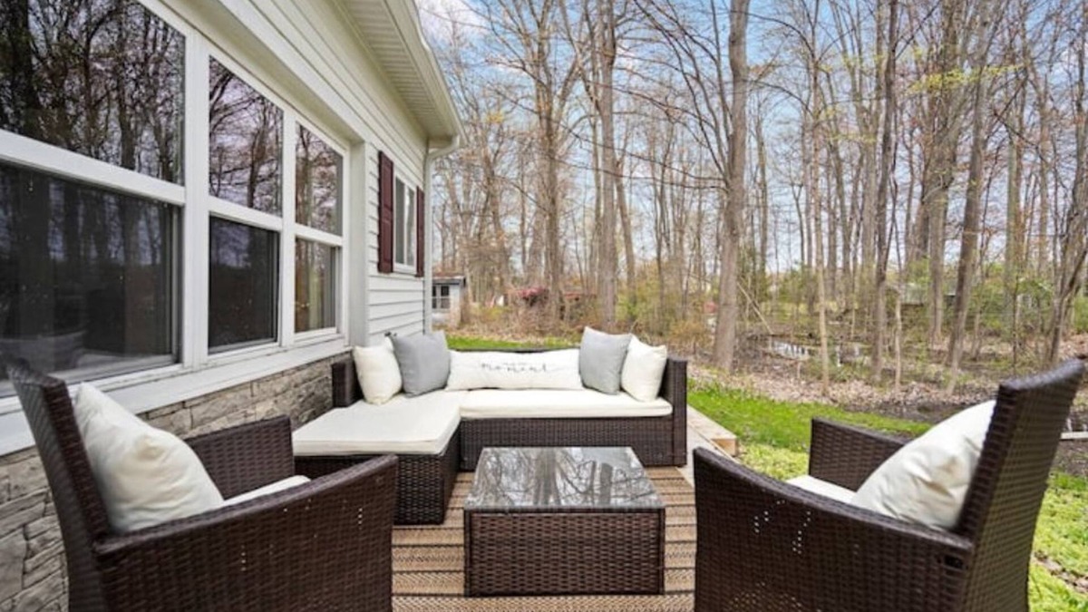 Pigeon House | The Garage - Renovated - Caseville Beach - Golf - Kayak - Hike