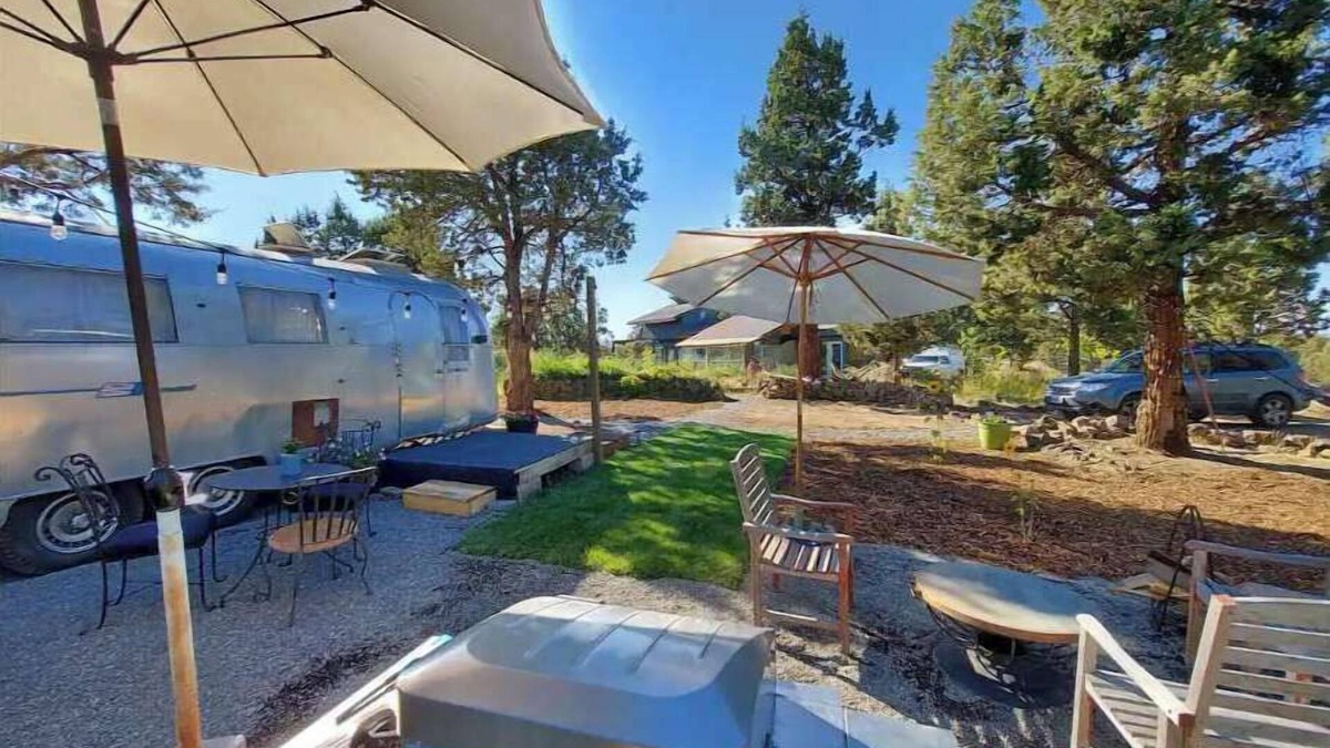 Bend House | The Garden Airstream (No cleaning fee)
