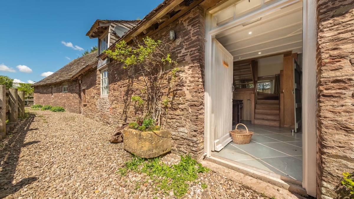 Peterchurch House | The Garden Barn (4) - a grade I listed building sleeping 4 guests
