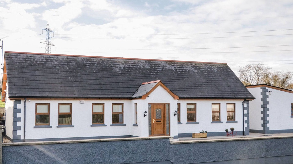 Newry Cottage | THE GARDEN COTTAGE, family friendly, with a garden in Crossmaglen