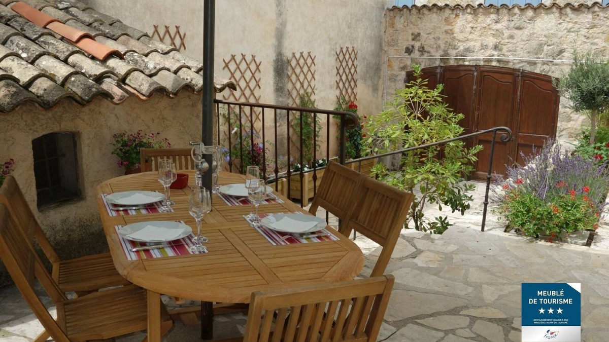 Valbonne Apartment | THE GARDEN OF THE VILLAGE IN VALBONNE (3 *): live in-out