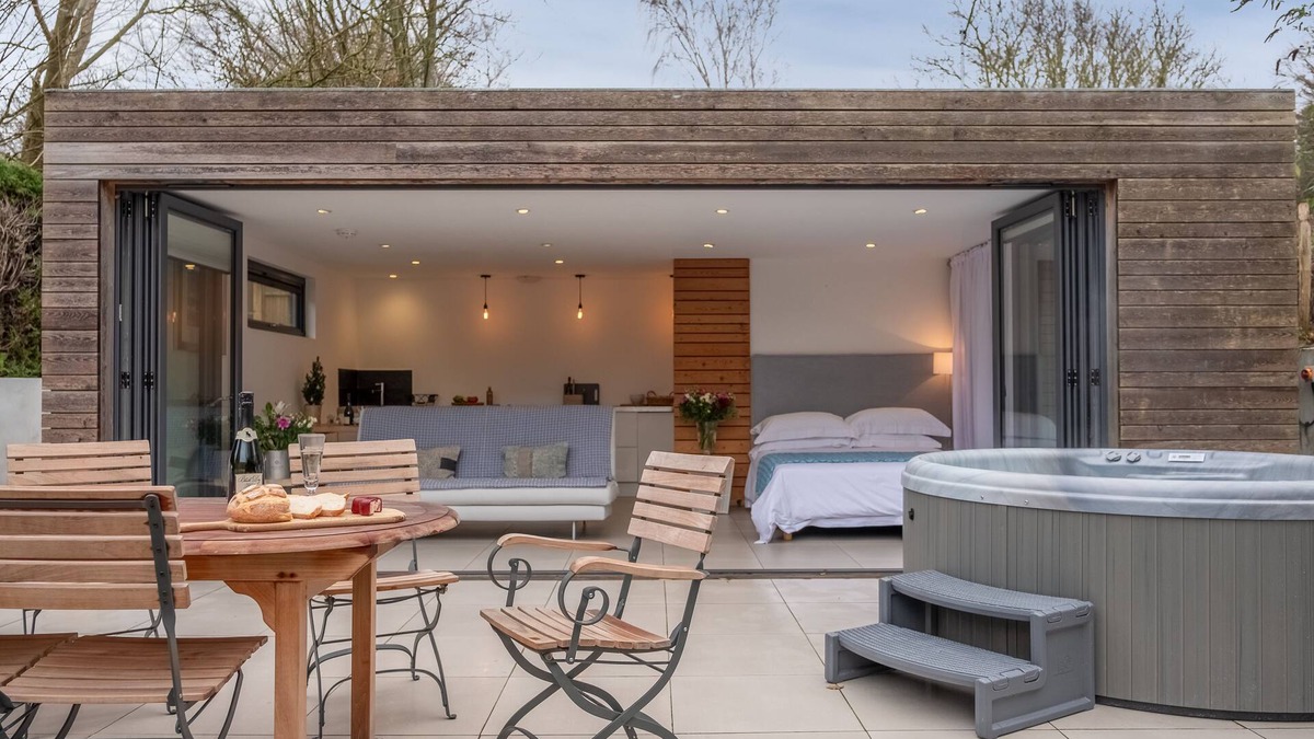 Plumpton Green Apartment | The Garden Room is the perfect romantic retreat for couples seeking an escape