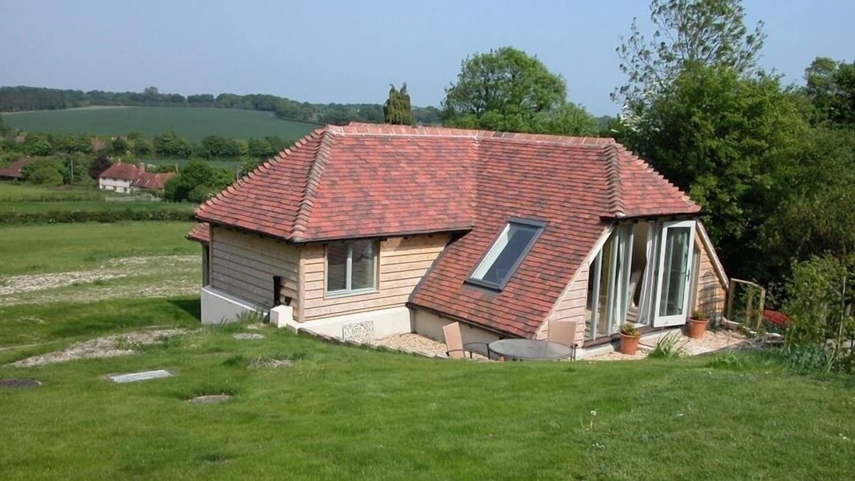 Selborne Cottage | THE GARDEN STUDIO, pet friendly, with a garden in Selborne