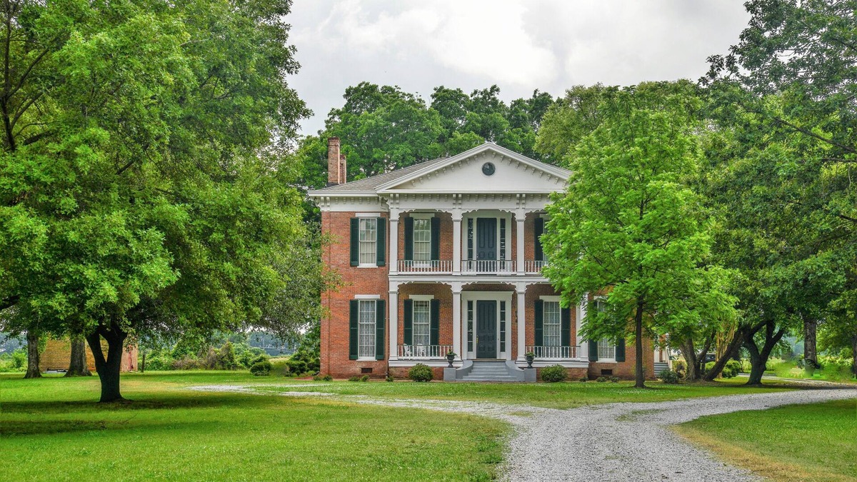 Wayside Bed & Breakfast | The Garden Suite - Double Queen Ground Floor Suite at The Belmont 1857