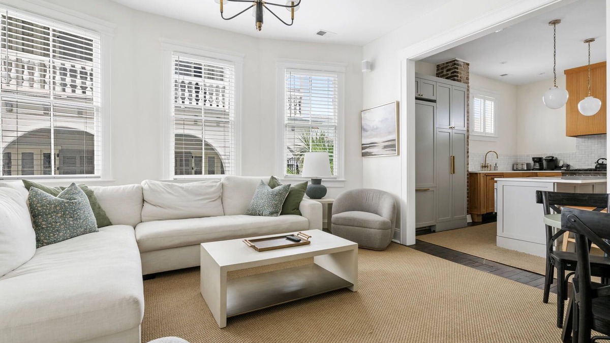 Cannonborough Elliotborough Apartment | The Gardenia House | Unit B | Sleeps 13