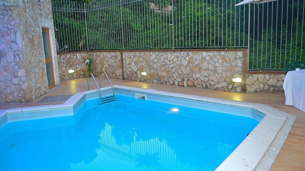 Naples House | the gardens of capodimonte 2 with swimming pool and wi-fi