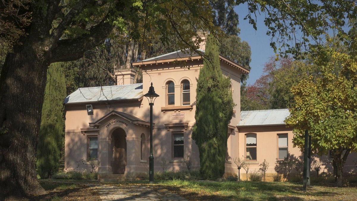 Beechworth House | The gate @ Beechworth