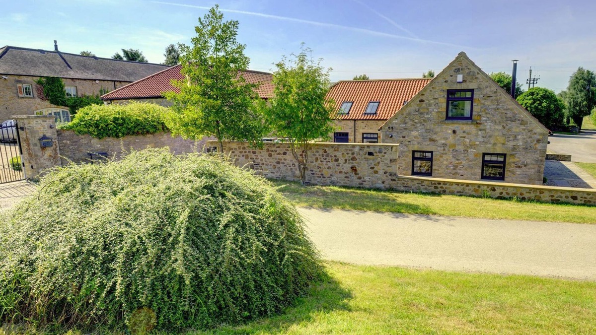 Richmond House | THE GATE HOUSE, pet friendly, character holiday cottage in Barton