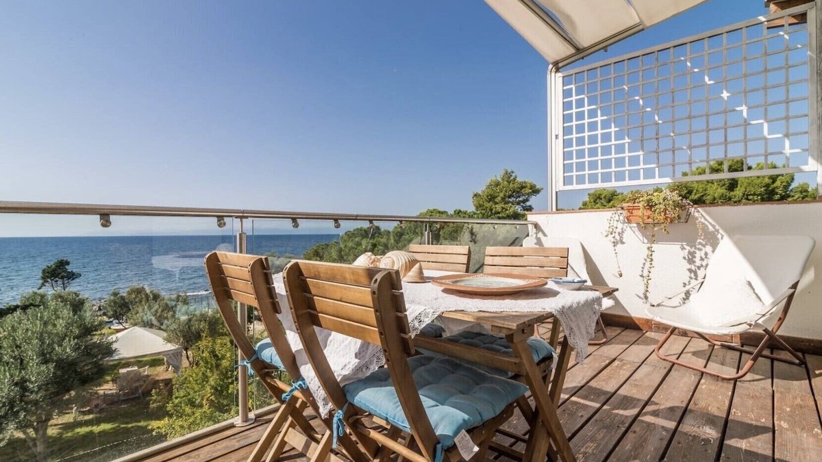 Terra Mala Villa | The gate to the seaExclusive villa for 12 people six bedrooms and five bathrooms.