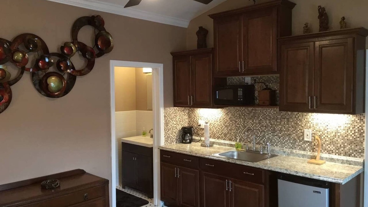 East Atlanta Apartment | The Gatehouse - A Private Studio Apartment/Guesthouse