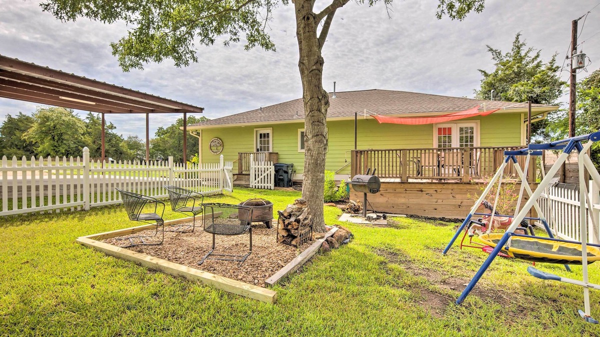 Brenham House | 'The Gathering Place' Brenham Home on 6 Acres